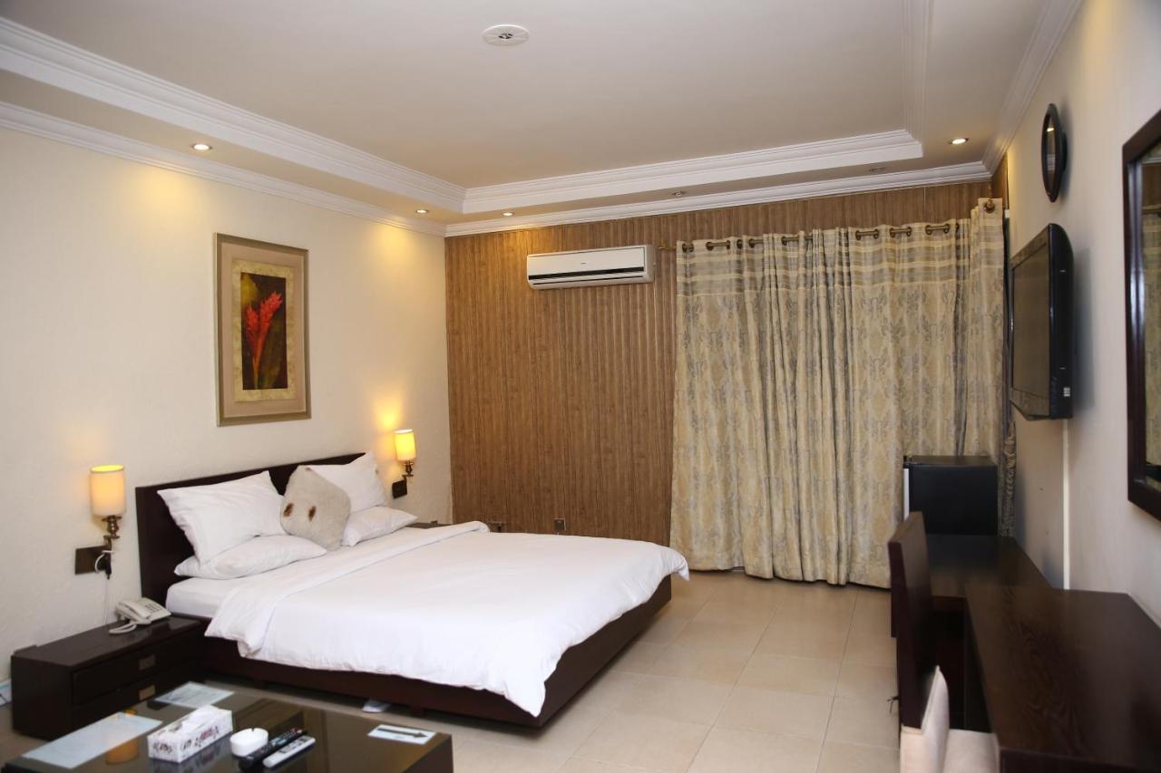 Hotel Safari Club 3 Bahria Town Rawalpindi Exterior foto